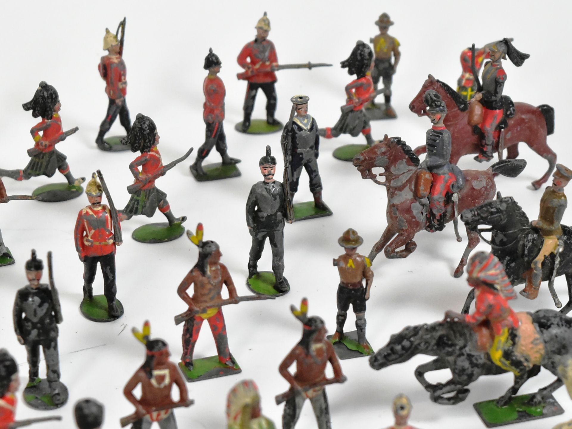 TOY SOLDIERS - LARGE COLLECTION OF LEAD TOY SOLDIERS - Image 4 of 7