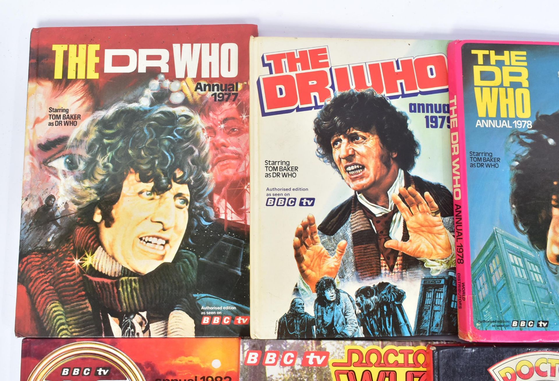 DOCTOR WHO - COLLECTION OF VINTAGE ANNUALS - Image 5 of 5