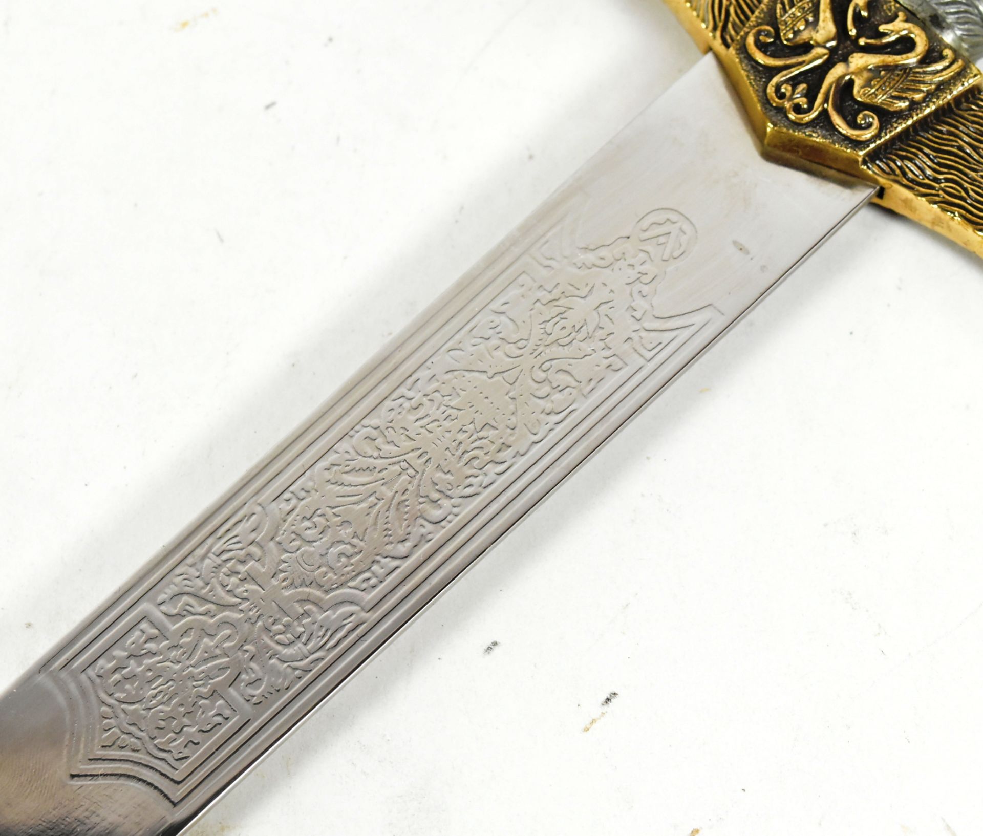 KNIGHTS OF THE ROUND TABLE - SIR LANCELOT REPLICA SWORD - Image 4 of 5