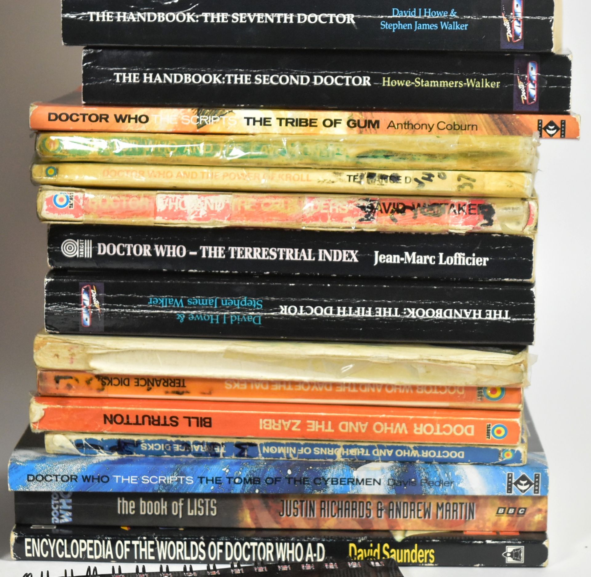 LARGE COLLECTION OF DOCTOR WHO BOOKS AND ANNUALS - Bild 4 aus 6