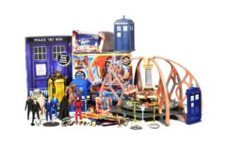DOCTOR WHO - CHARACTER OPTIONS - ACTION FIGURES & PLAYSETS