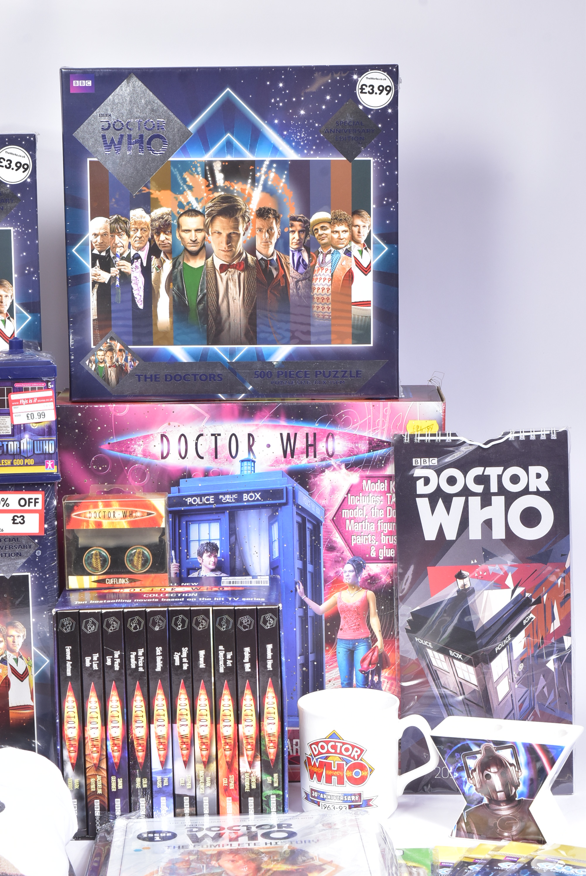 DOCTOR WHO - COLLECTION OF ASSORTED MEMORABILIA - Image 3 of 5