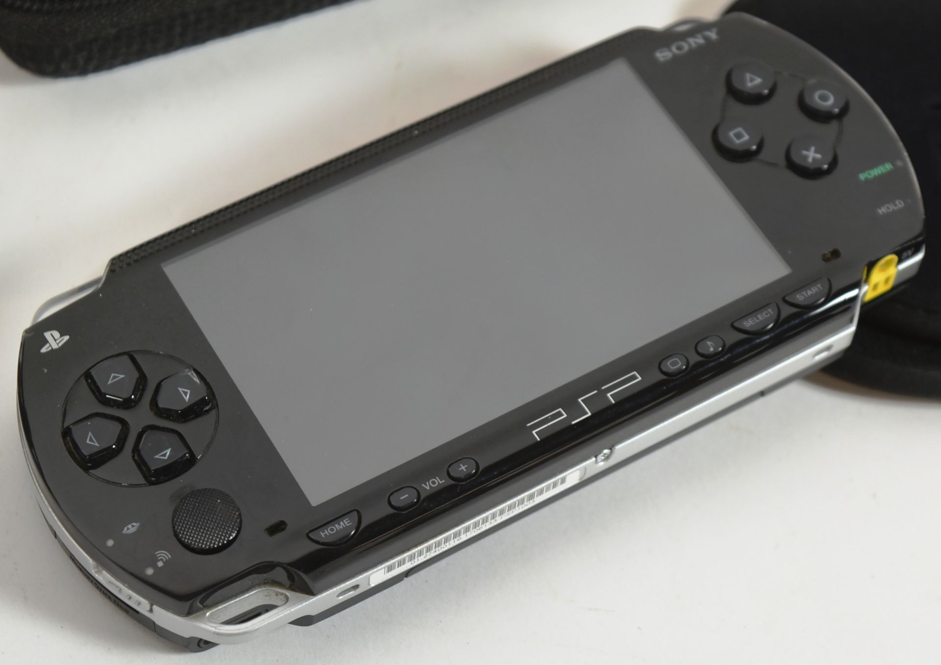 RETRO GAMING - PSP & NINTENDO 3DS HAND HELD CONSOLES - Image 2 of 9
