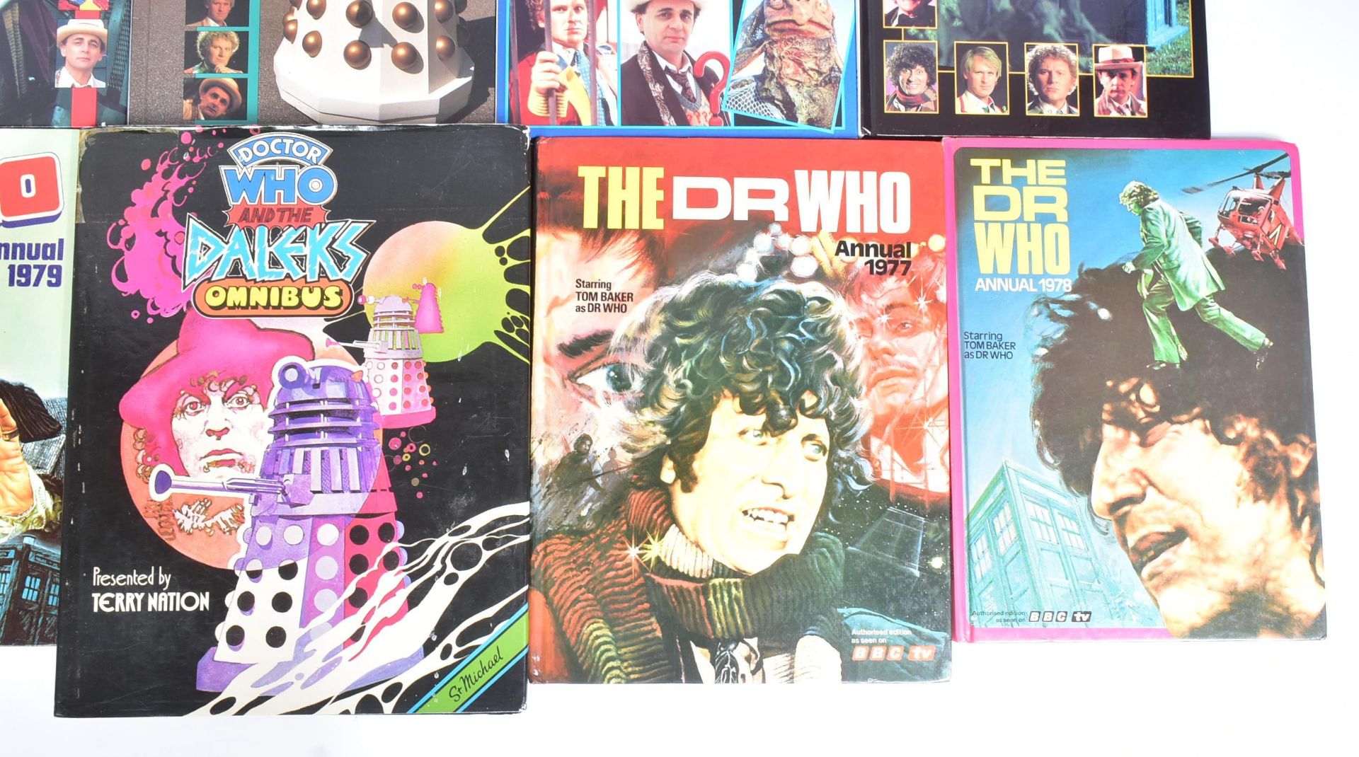 DOCTOR WHO - COLLECTION OF VINTAGE ANNUALS - Image 2 of 5
