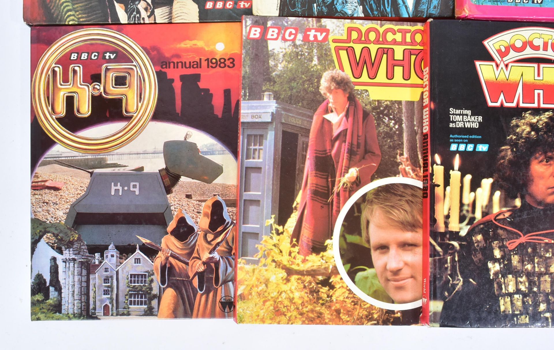 DOCTOR WHO - COLLECTION OF VINTAGE ANNUALS - Image 4 of 5