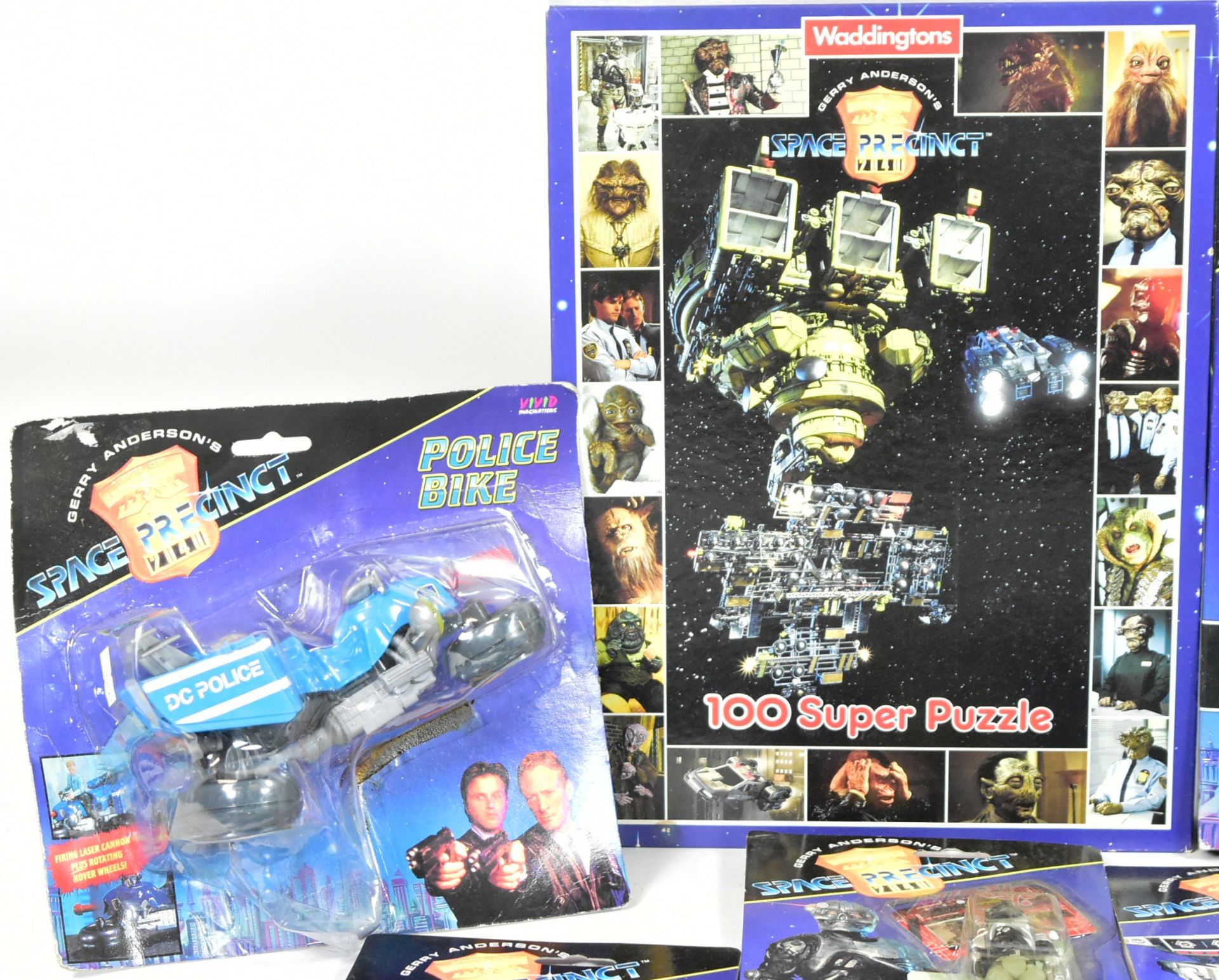 SPACE PRECINCT 2040 - COLLECTION OF MEMORABILIA - Bild 2 aus 5