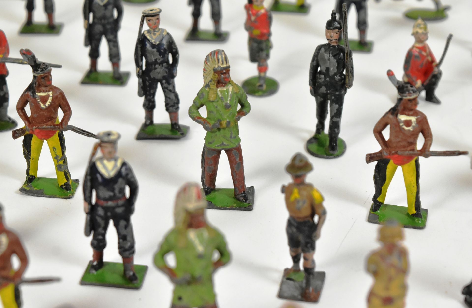 TOY SOLDIERS - LARGE COLLECTION OF LEAD TOY SOLDIERS - Image 7 of 7