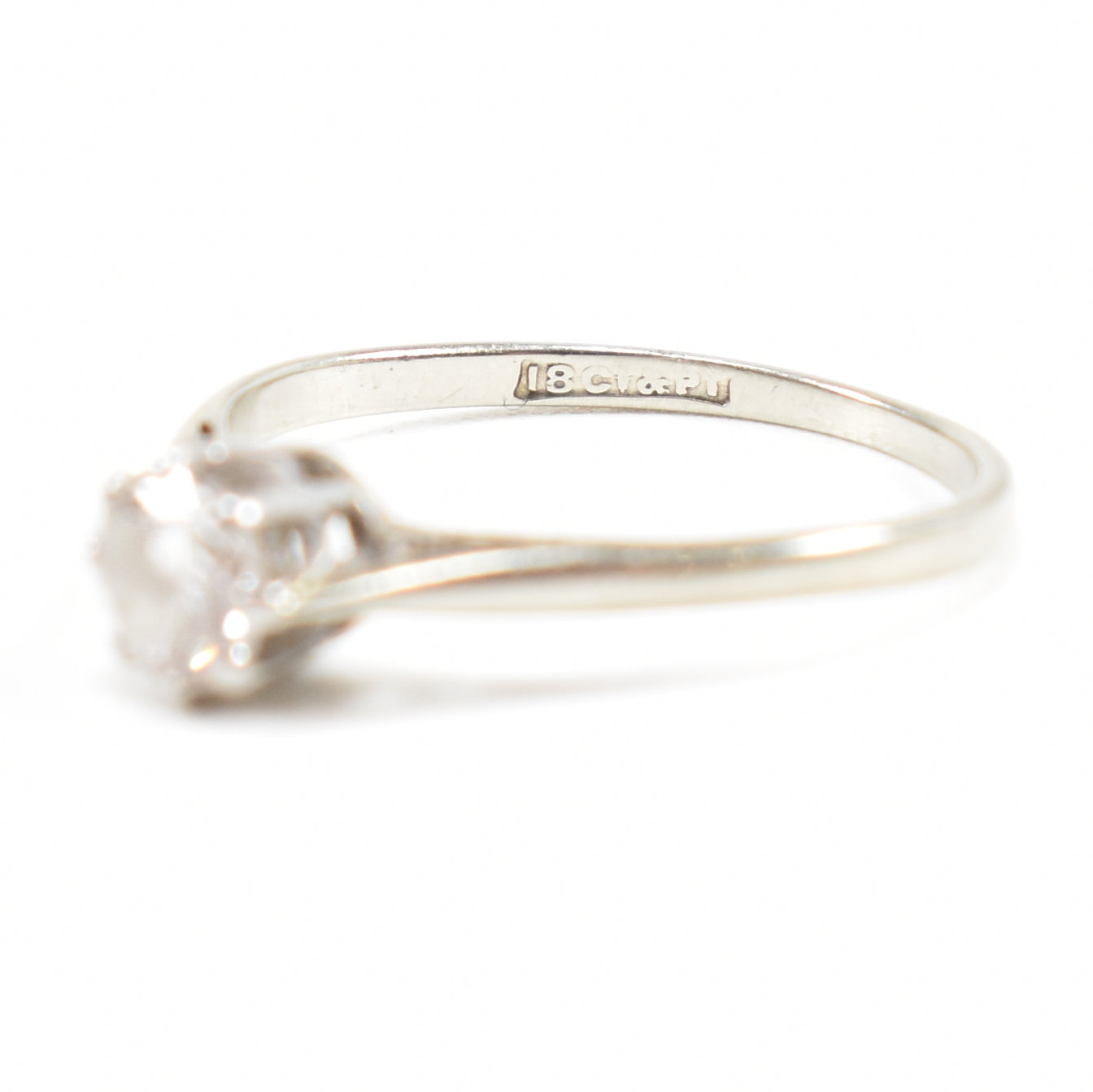 18CT GOLD PLATINUM & DIAMOND SOLITAIRE RING - Image 7 of 10