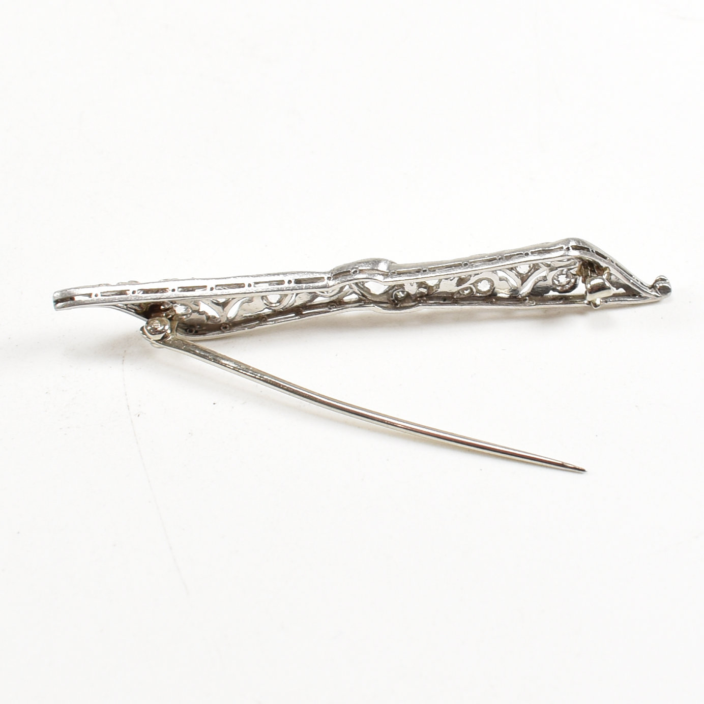 1920S PLATINUM & DIAMOND BROOCH PIN - Image 4 of 6