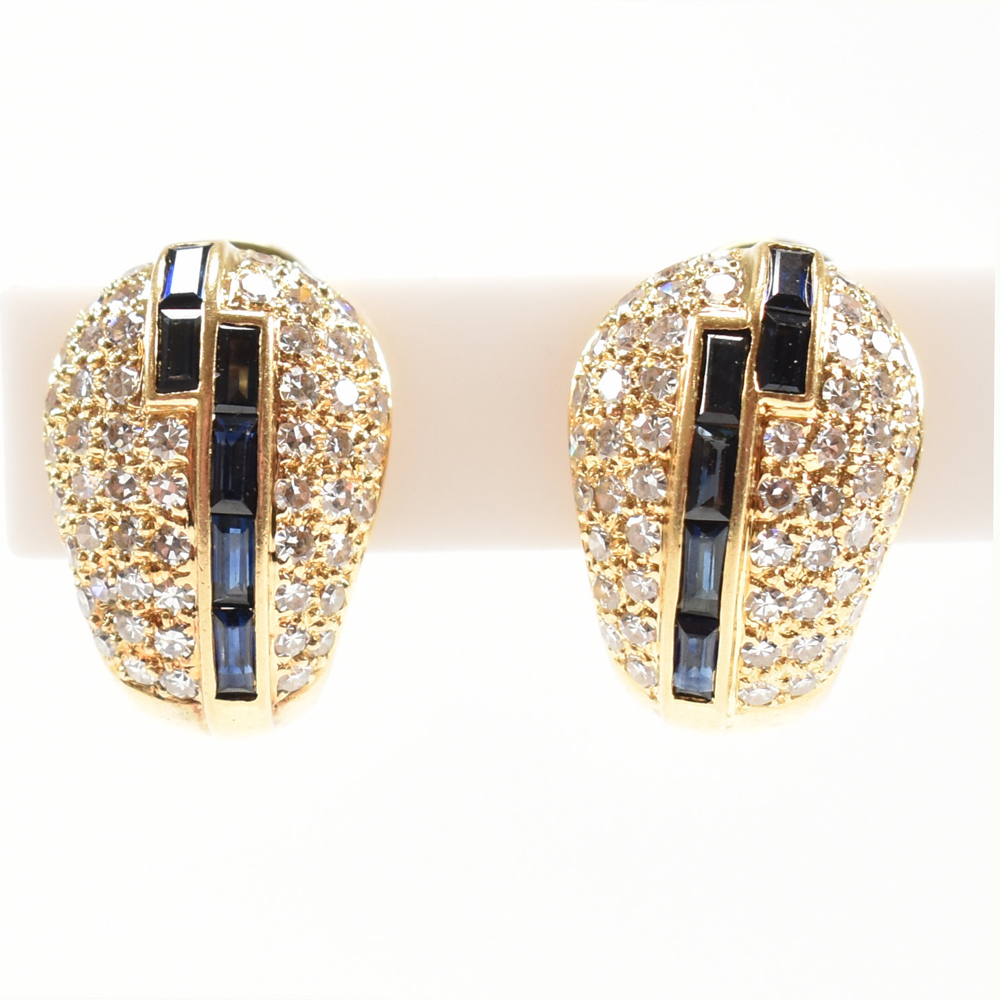 PAIR OF 18CT GOLD ART DECO STYLE SAPPHIRE & DIAMOND EARRINGS - Image 5 of 8