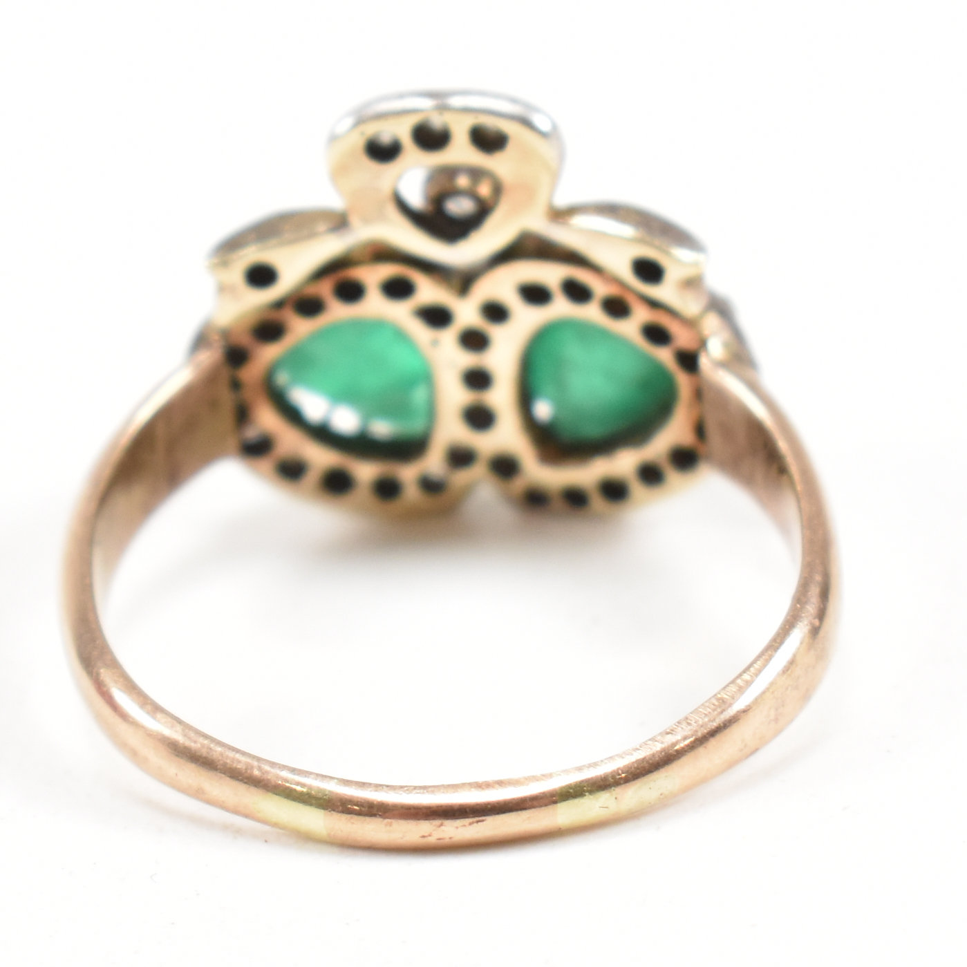 19TH CENTURY VICTORIAN EMERALD & DIAMOND TWIN HEART RING - Image 7 of 9