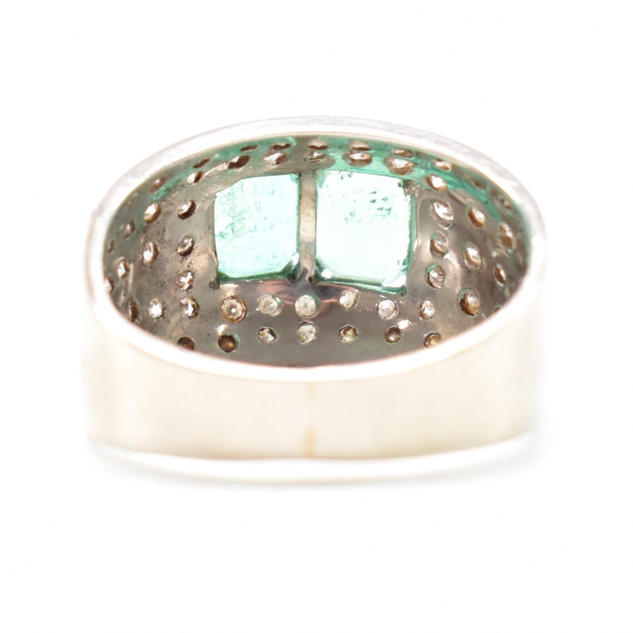 RETRO EMERALD & DIAMOND WHITE METAL CLUSTER RING - Image 4 of 6