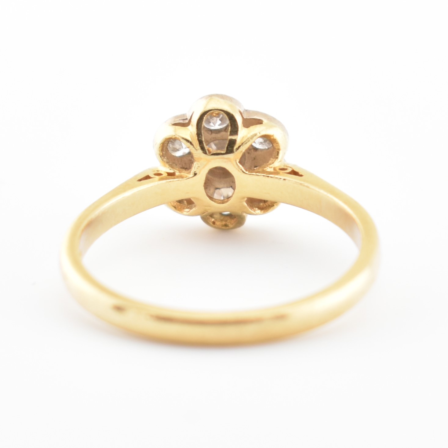HALLMARKED 18CT GOLD & DIAMOND CLUSTER RING - Image 3 of 6