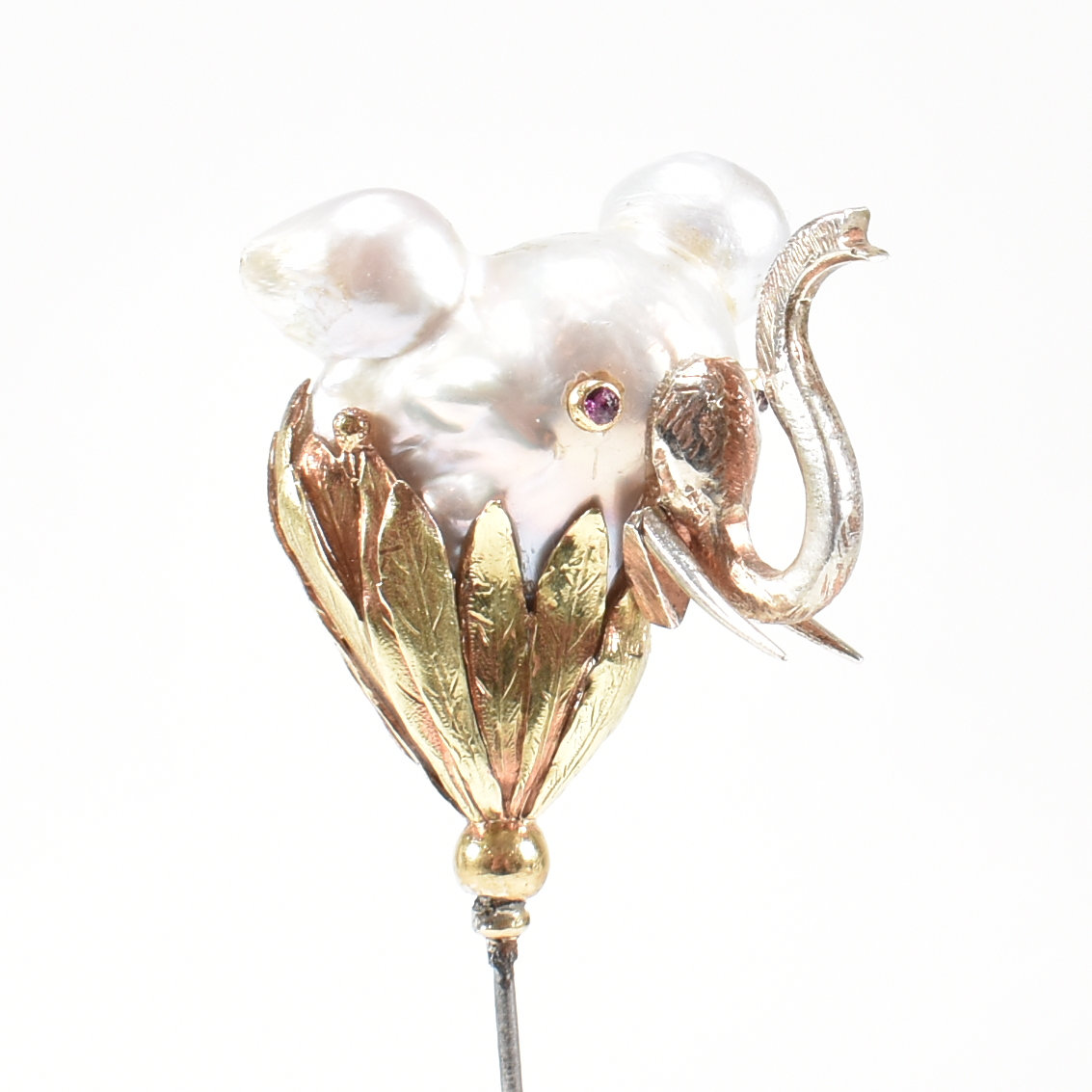 18CT GOLD & PEARL ELEPHANT HAT PIN
