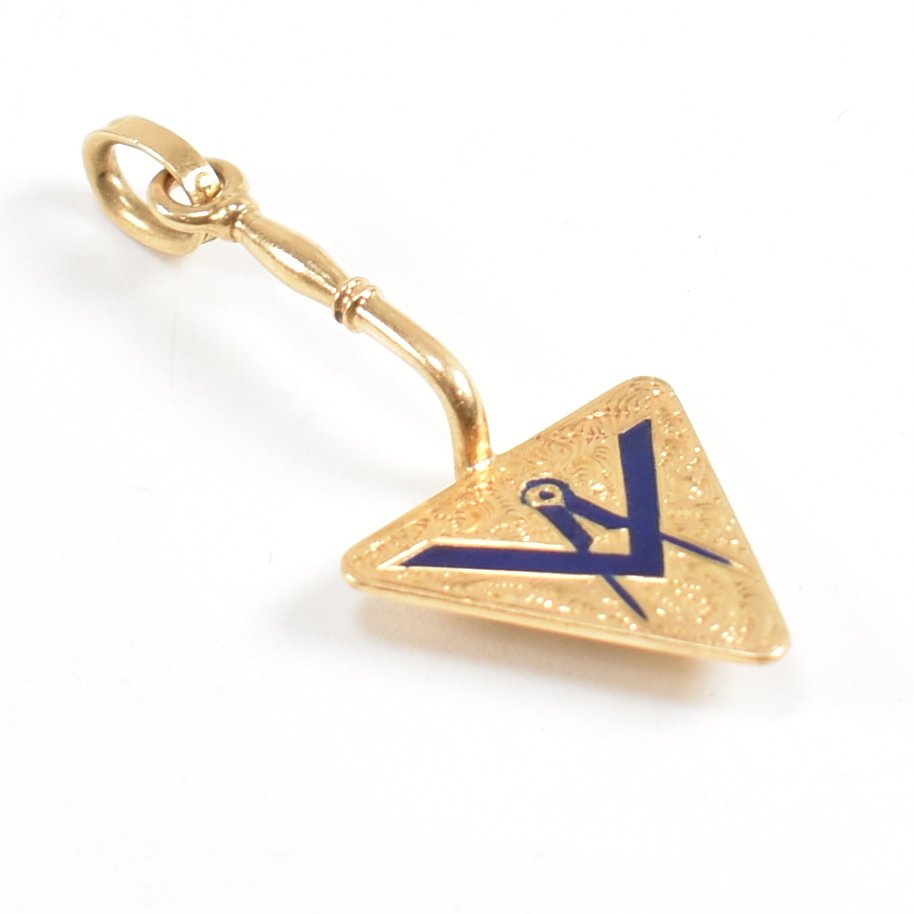 SWEDISH 18CT GOLD & ENAMEL MASONIC PENDANT TROWEL