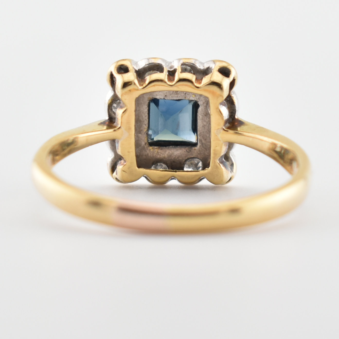 18CT GOLD PLATINUM SAPPHIRE & DIAMON CLUSTER RING - Image 3 of 5