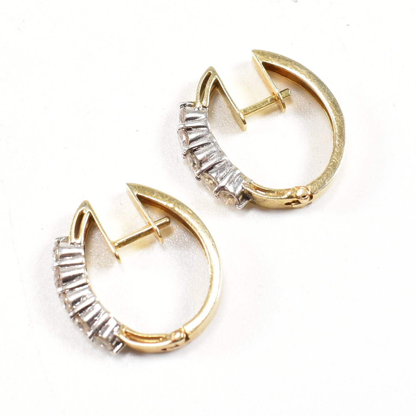 PAIR OF 18CT GOLD & DIAMOND FIVE STONE EARRINGS - Image 2 of 7