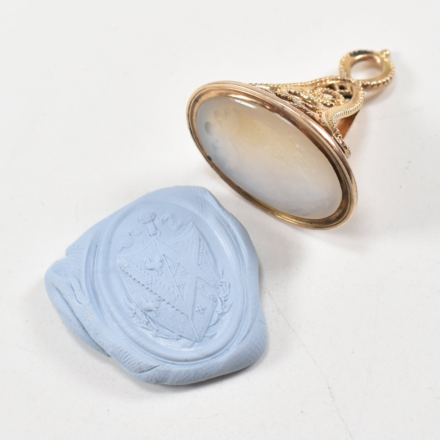 GEORGIAN GOLD CARVED INTAGLIO AGATE SEAL FOB - Image 9 of 9