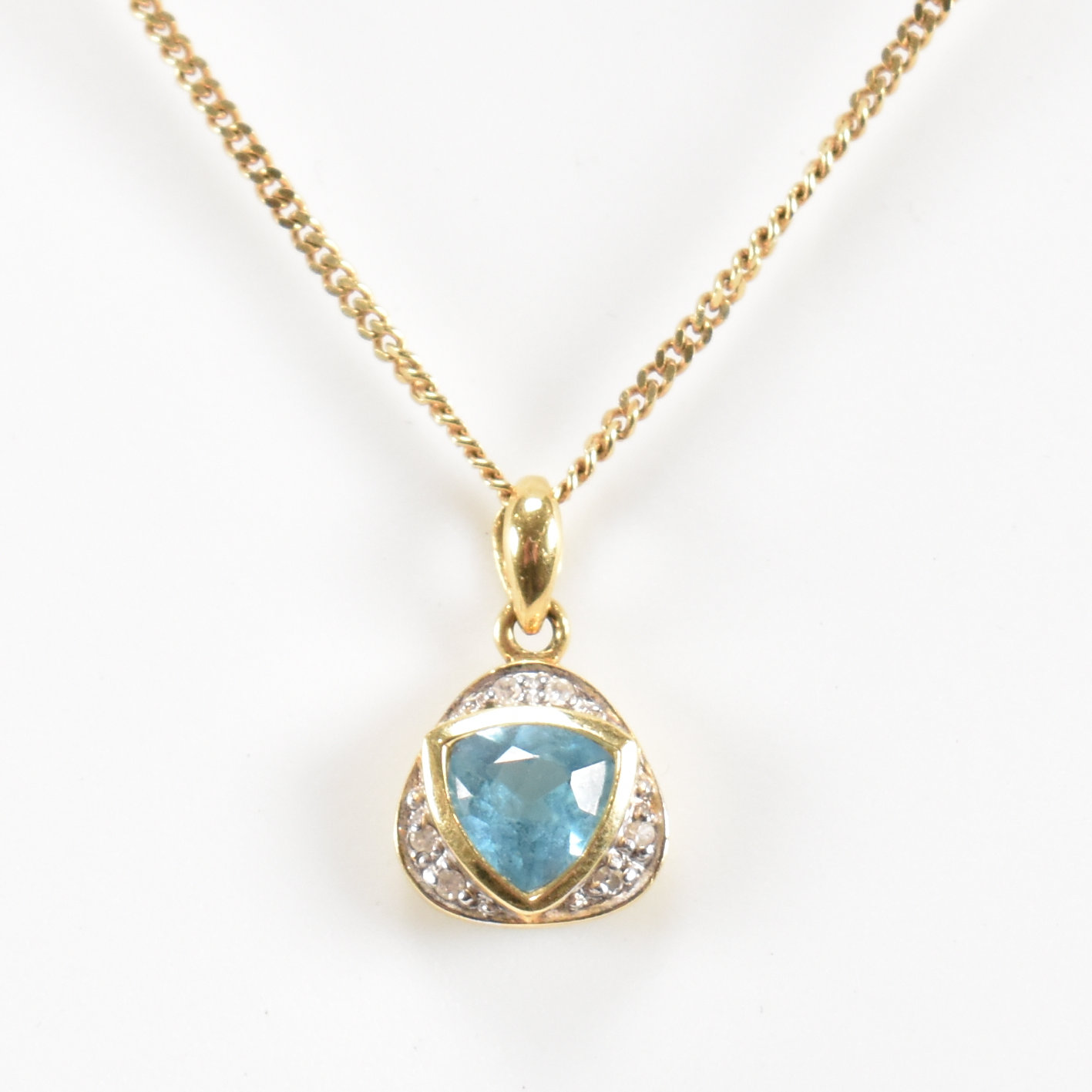 18CT GOLD DIAMOND & TOPAZ PENDANT NECKLACE - Image 3 of 4