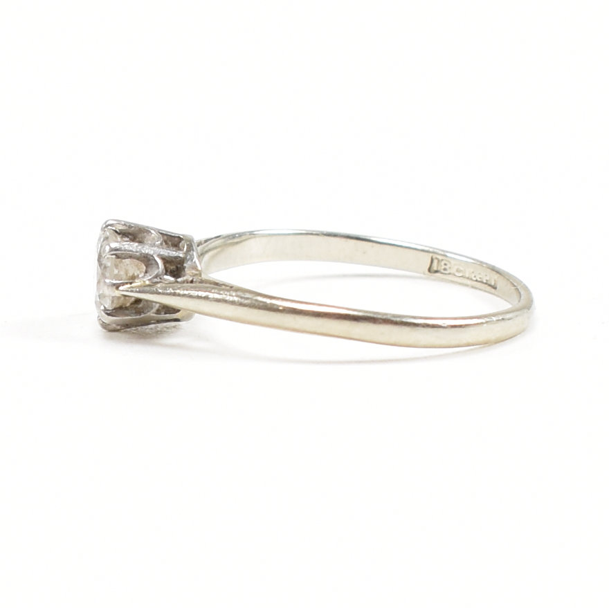 18CT GOLD PLATINUM & DIAMOND SOLITAIRE RING - Image 4 of 10