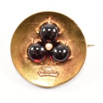 FRENCH 18CT GOLD GARNET & PEARL CLUB BROOCH PIN