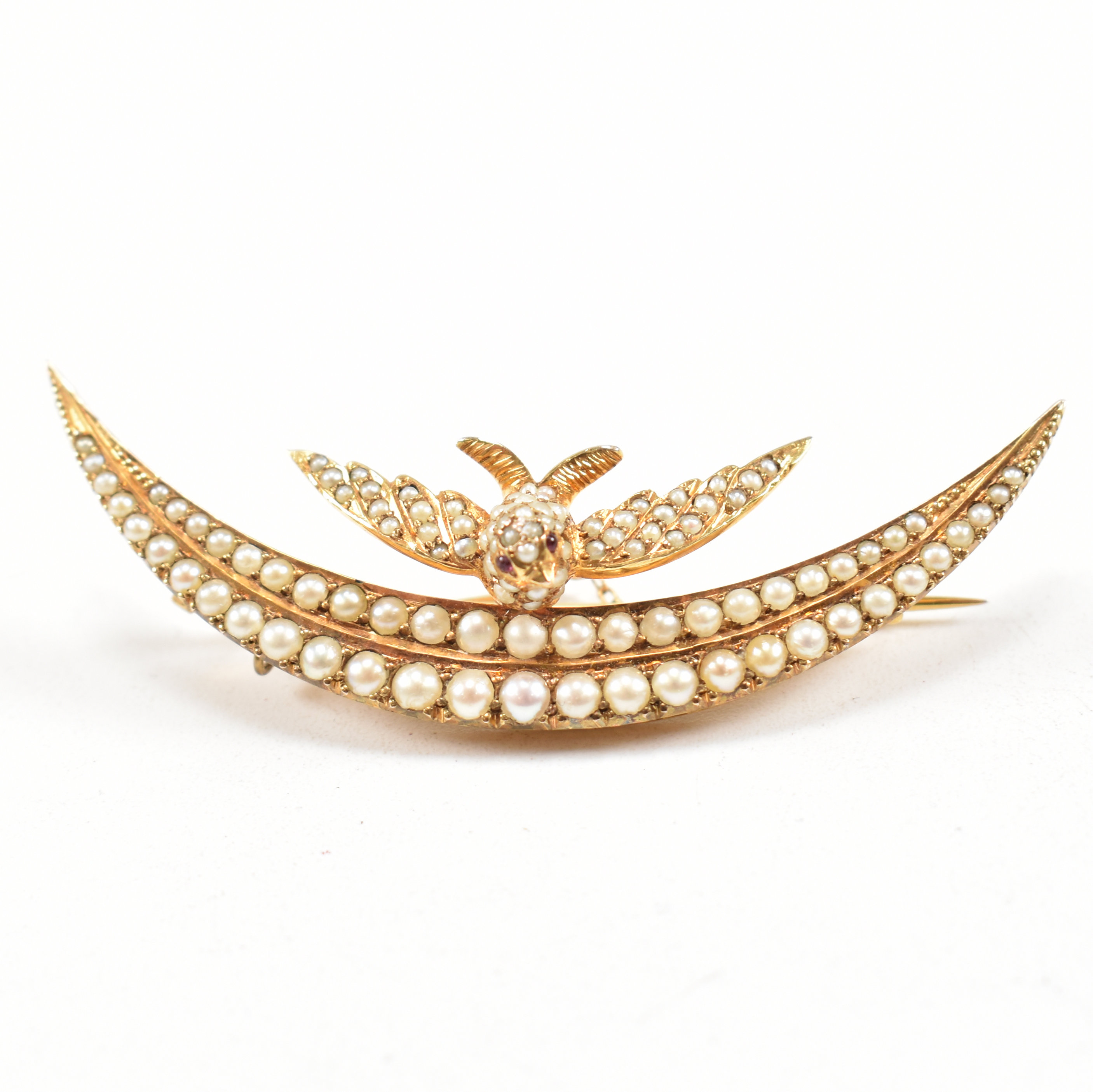 19TH CENTURY 15CT GOLD SWALLOW & CRESCENT BROOCH PIN - Image 3 of 8