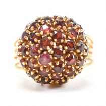 1970S GARNET & YELLOW METAL BOMB RING