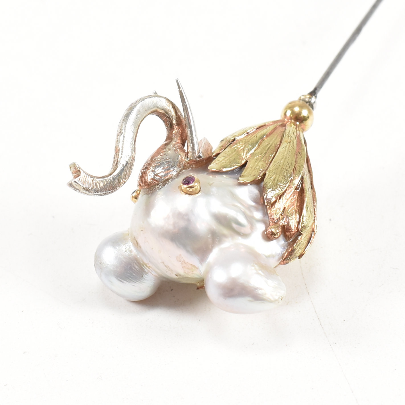 18CT GOLD & PEARL ELEPHANT HAT PIN - Image 4 of 11