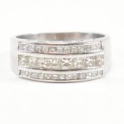 18CT WHITE GOLD & DIAMOND RING