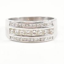 18CT WHITE GOLD & DIAMOND RING