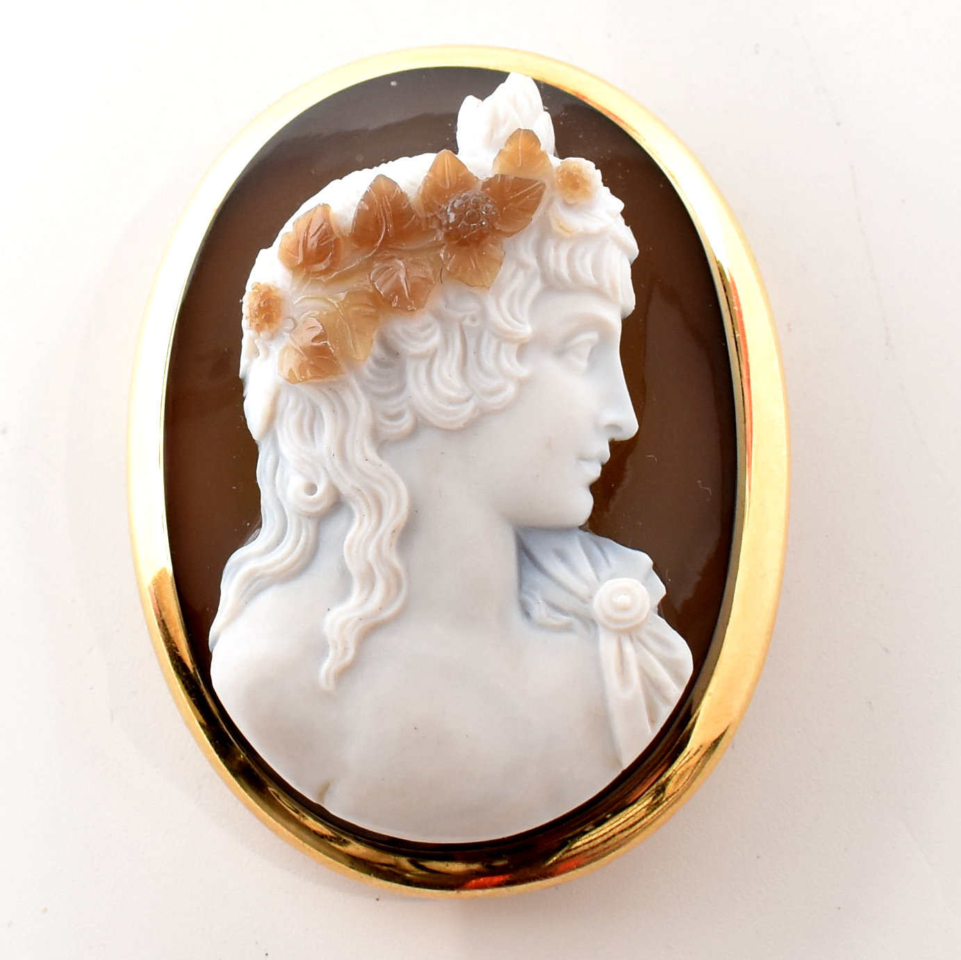 LARGE FRENCH 18CT GOLD AGATE BROOCH PIN