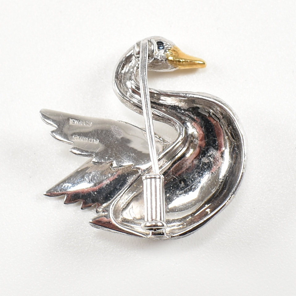 HALLMARKED 18CT GOLD & DIAMOND NOVELTY SWAN BROOCH - Image 3 of 8