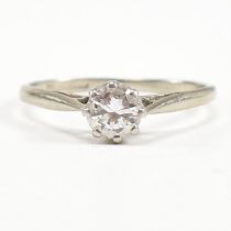 18CT GOLD PLATINUM & DIAMOND SOLITAIRE RING