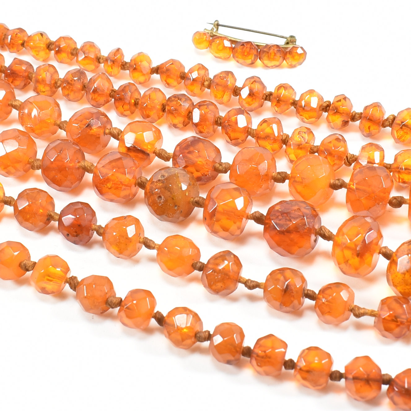 19TH CENTURY VICTORIAN AMBER BEAD NECKLACES & BROOCH PIN SET - Image 4 of 8