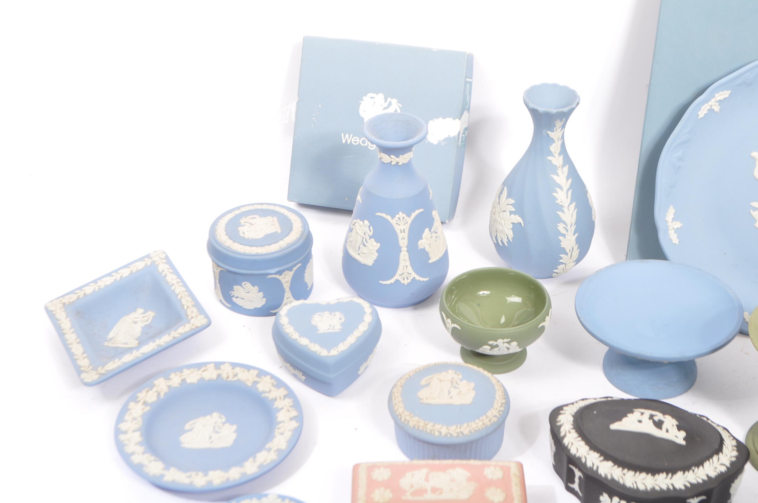 LARGE COLLECTION OF WEDGWOOD JASPERWARE PORCELAIN - Image 2 of 6