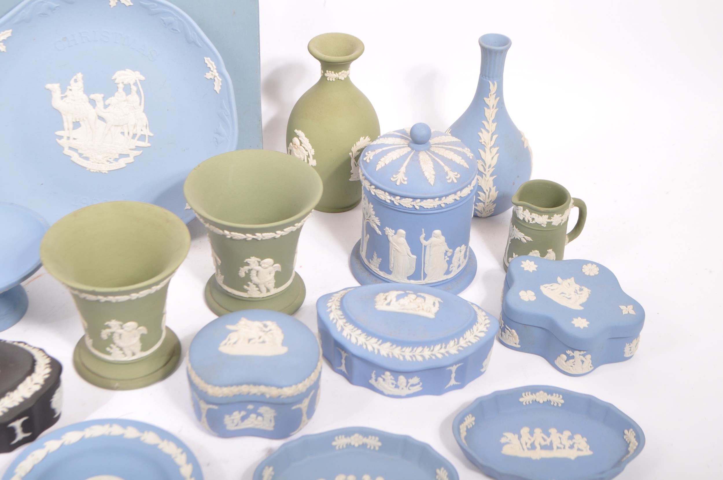 LARGE COLLECTION OF WEDGWOOD JASPERWARE PORCELAIN - Image 4 of 6