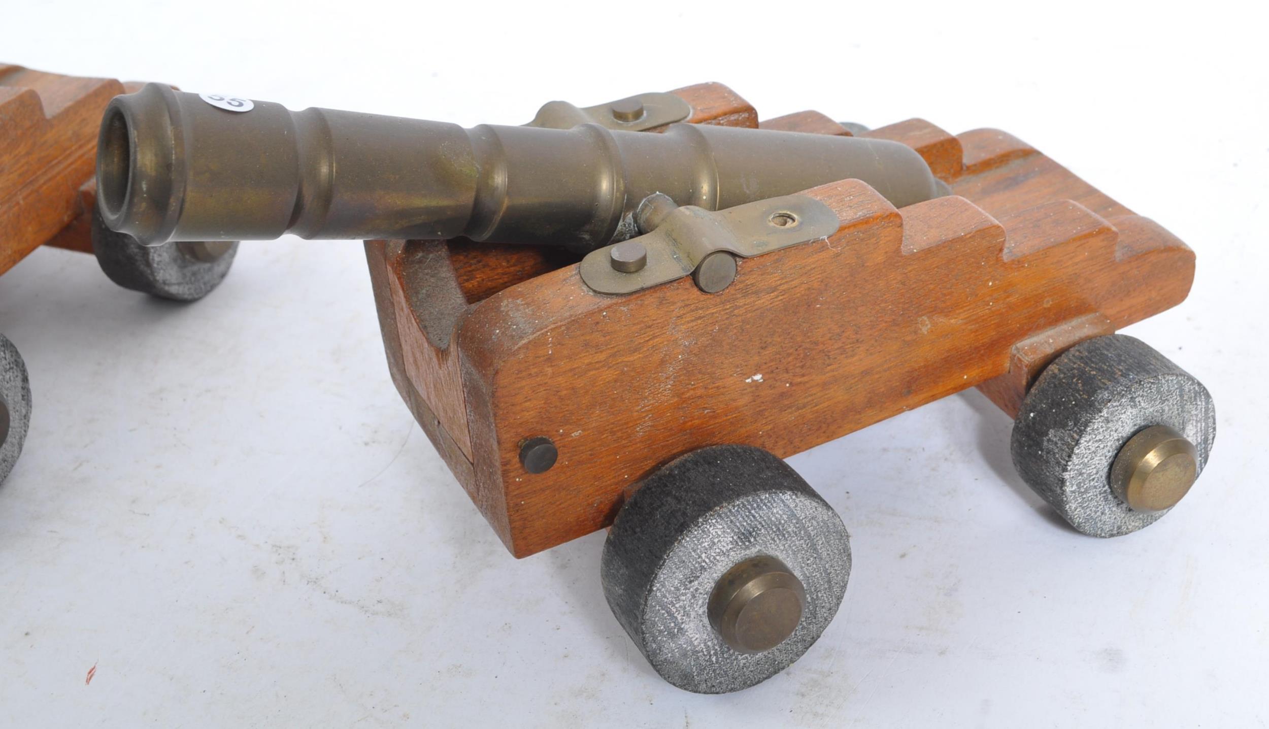 PAIR OF EARLY 20TH CENTURY WOODEN & BRASS DESK CANNONS - Image 4 of 5
