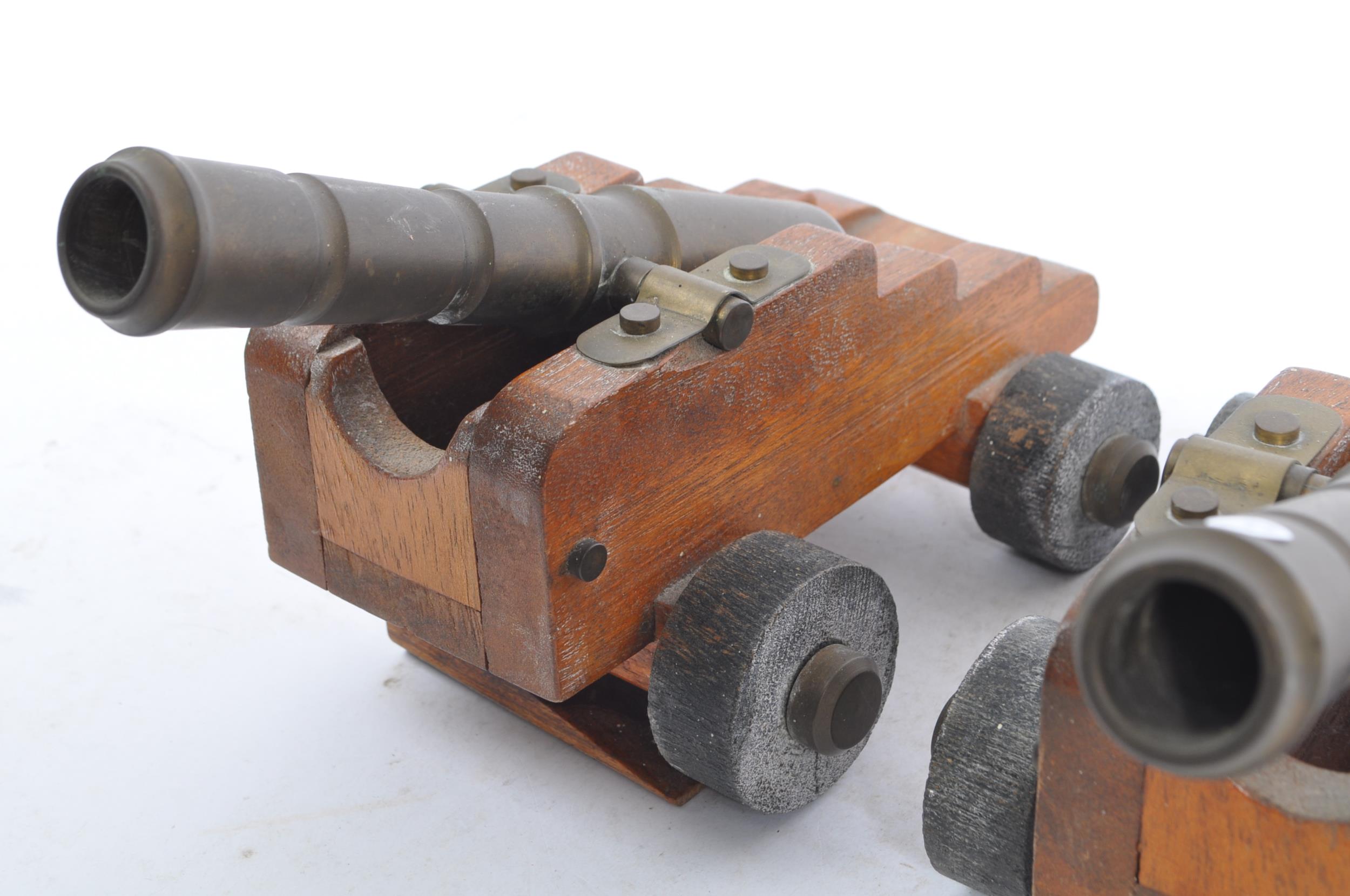 PAIR OF EARLY 20TH CENTURY WOODEN & BRASS DESK CANNONS - Image 3 of 5