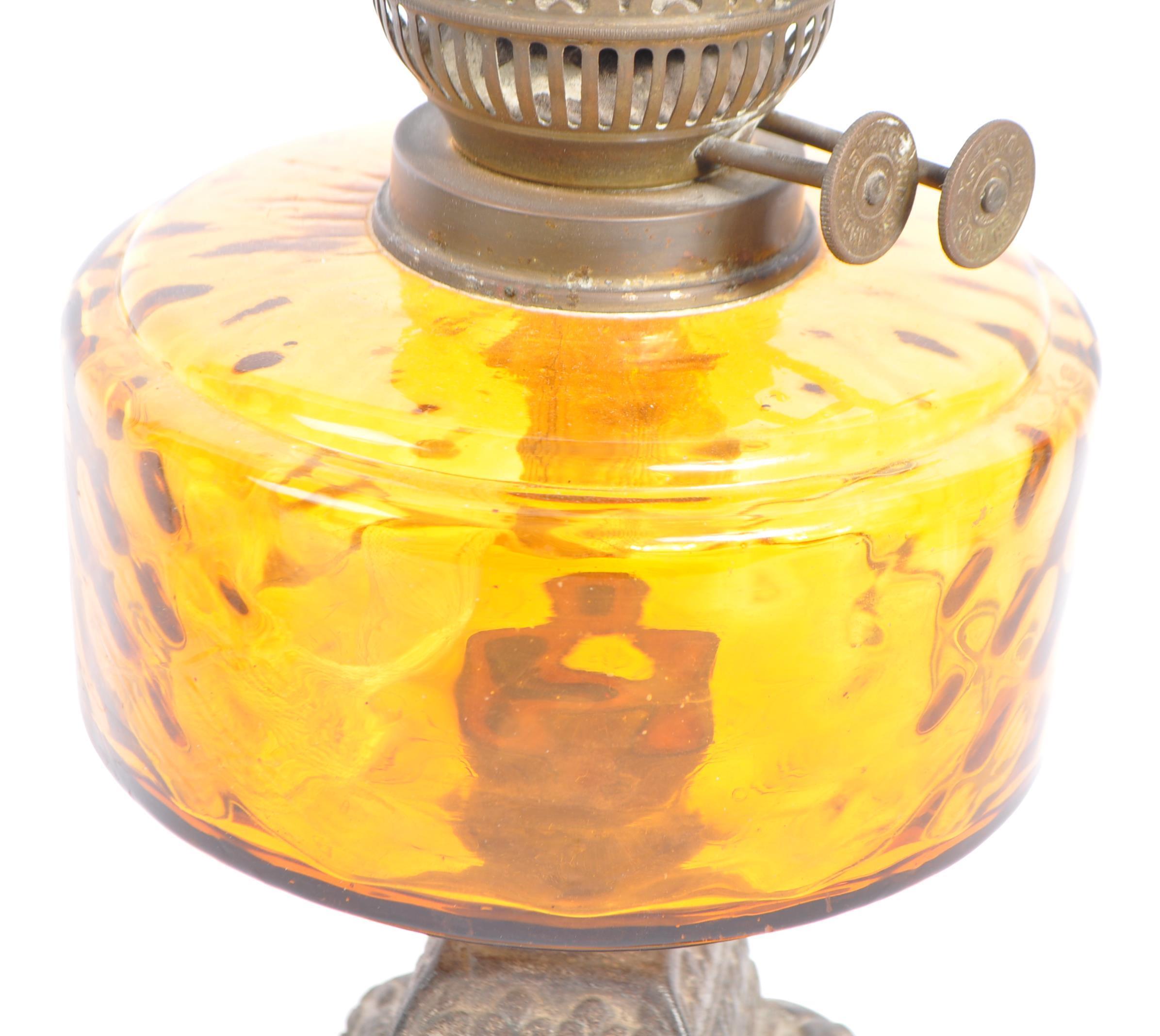 20TH CENTURY AMBER SQUAT GLASS BRITISH MADE OIL LAMP BY DUPLEX - Image 4 of 4