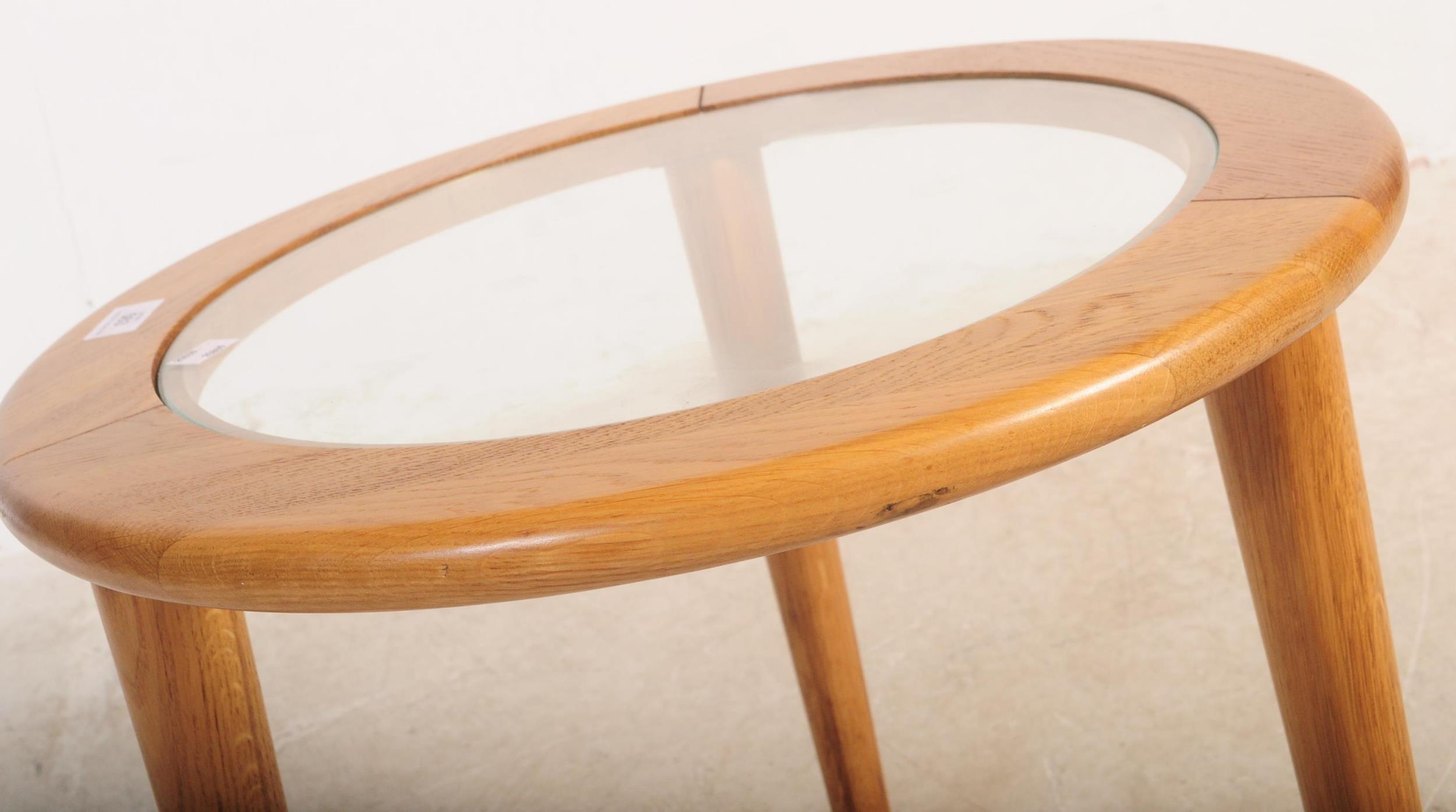 CONTEMPORARY OCCASIONAL GLASS & WOOD CIRCULAR TABLE - Image 3 of 5