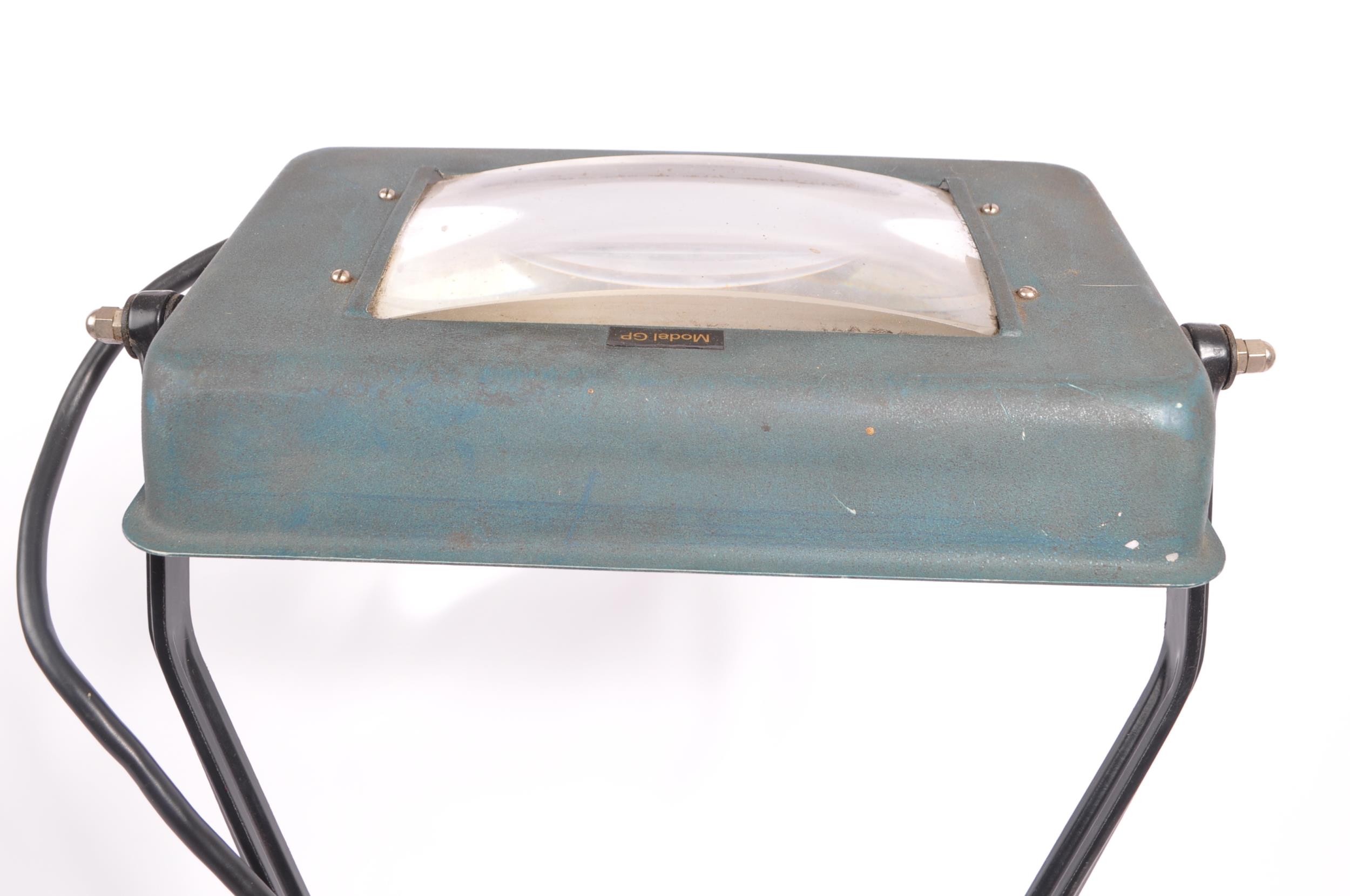 IVA ENGINEERING - VINTAGE COUNTERBALANCE MAGNIFYING LAMP - Image 5 of 6