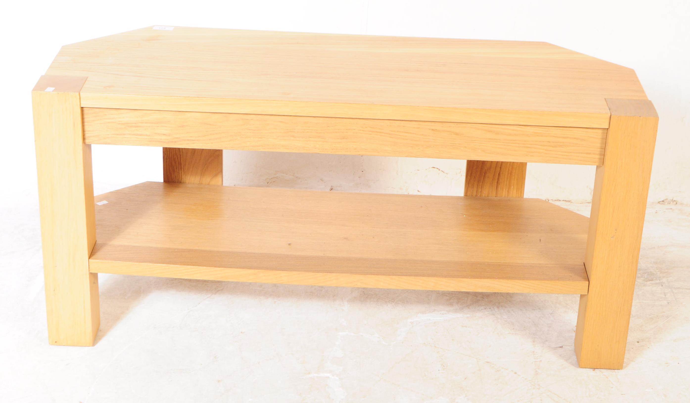 CONTEMPORARY DESIGNER OAK LOW TV STAND COFFEE TABLE - Image 4 of 5