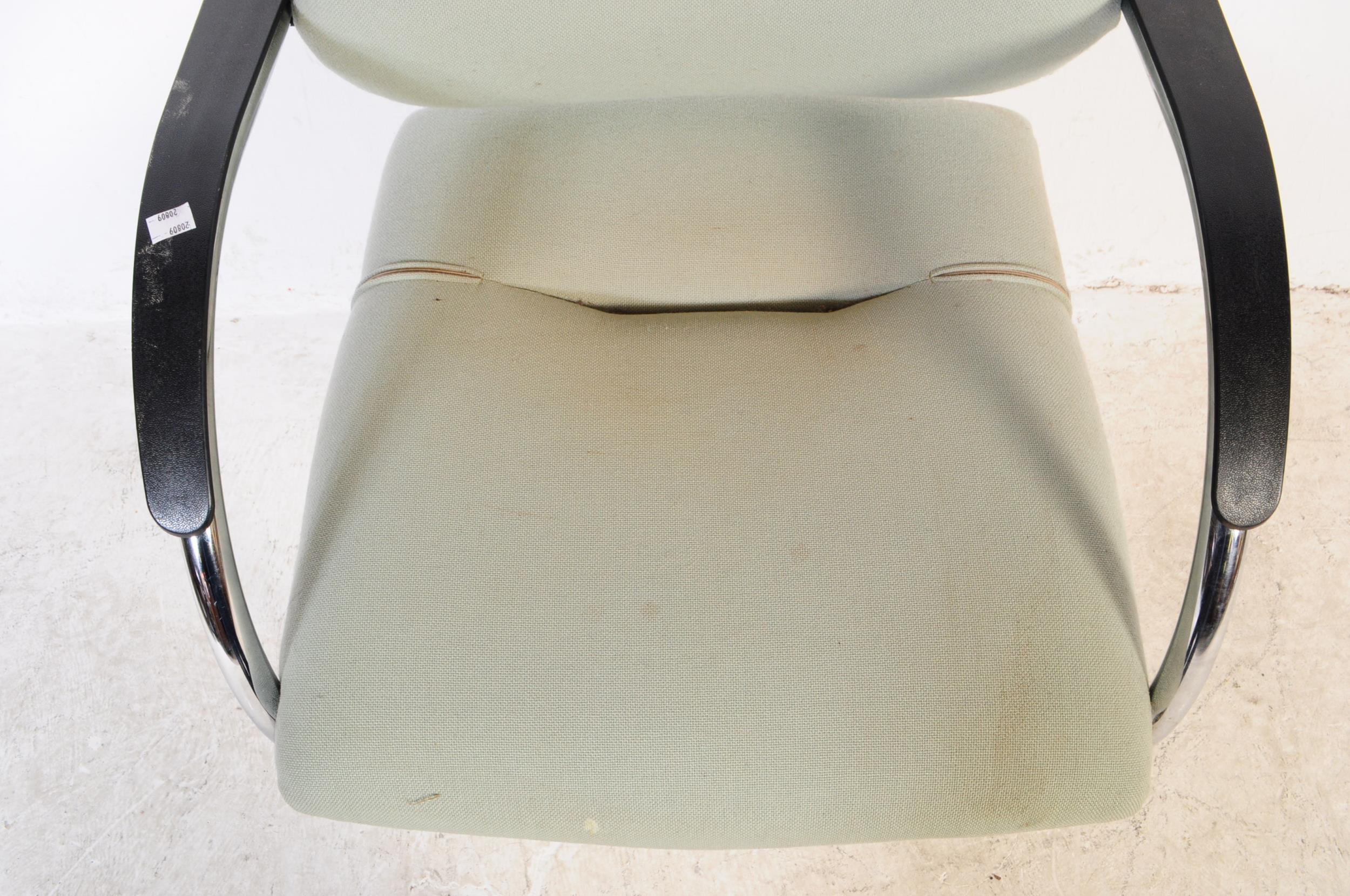 SET OF FOUR CONTEMPORARY VISAVIS VITRA OFFICE ARMCHAIRS - Image 6 of 8