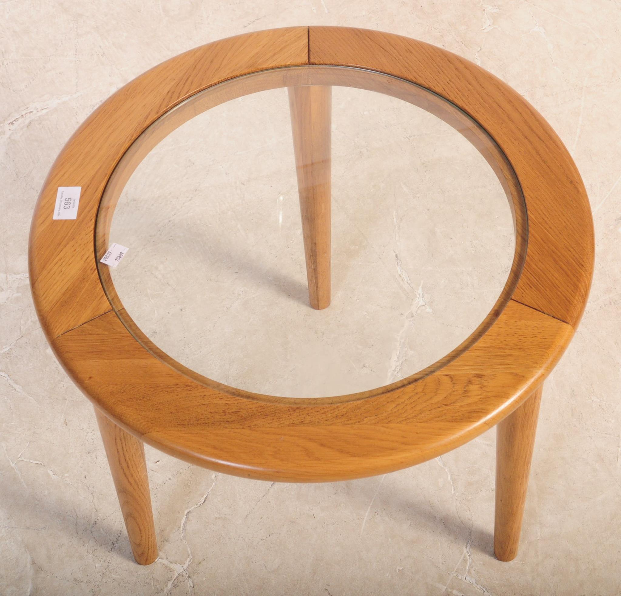 CONTEMPORARY OCCASIONAL GLASS & WOOD CIRCULAR TABLE - Image 4 of 5