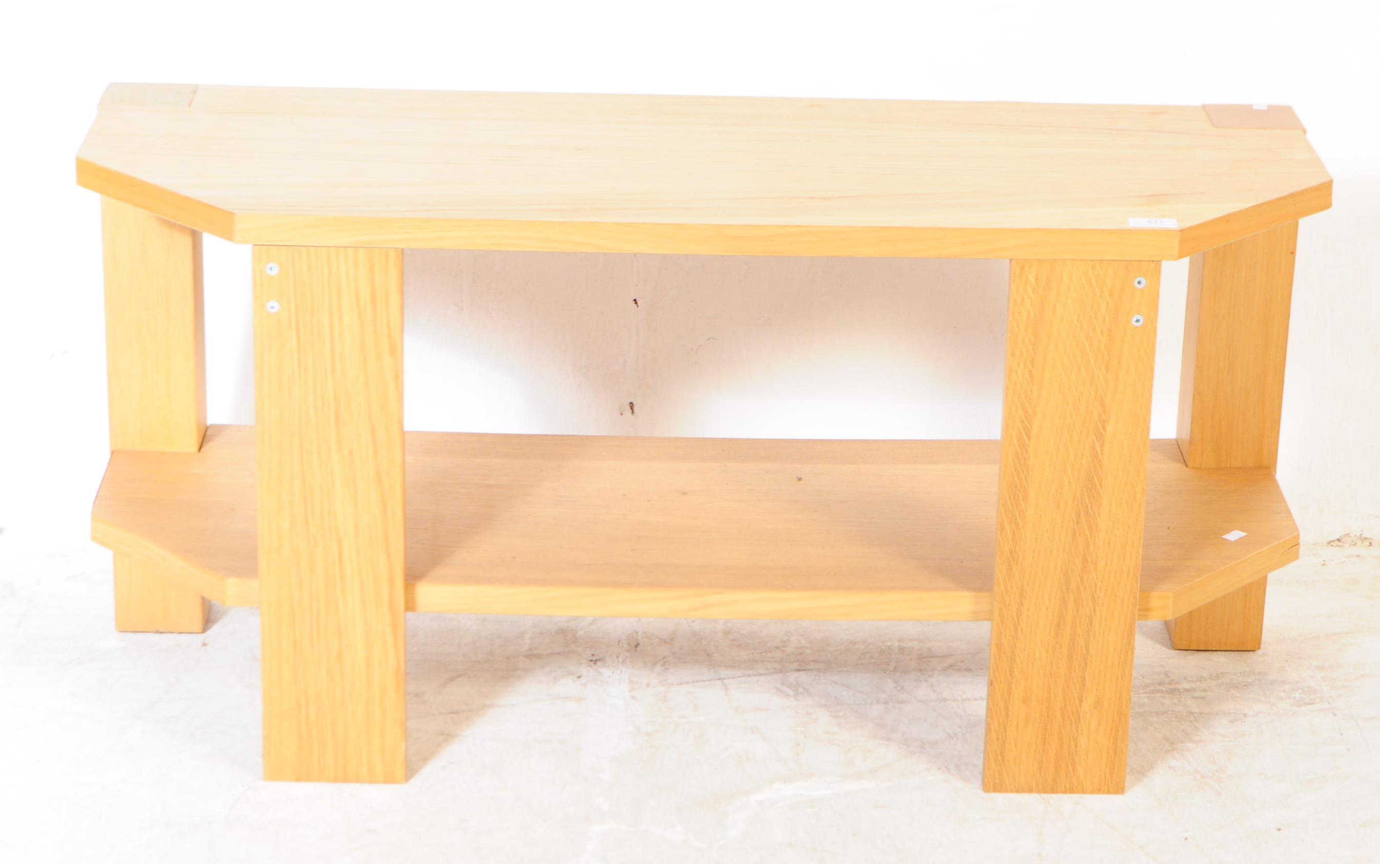 CONTEMPORARY DESIGNER OAK LOW TV STAND COFFEE TABLE - Image 2 of 5