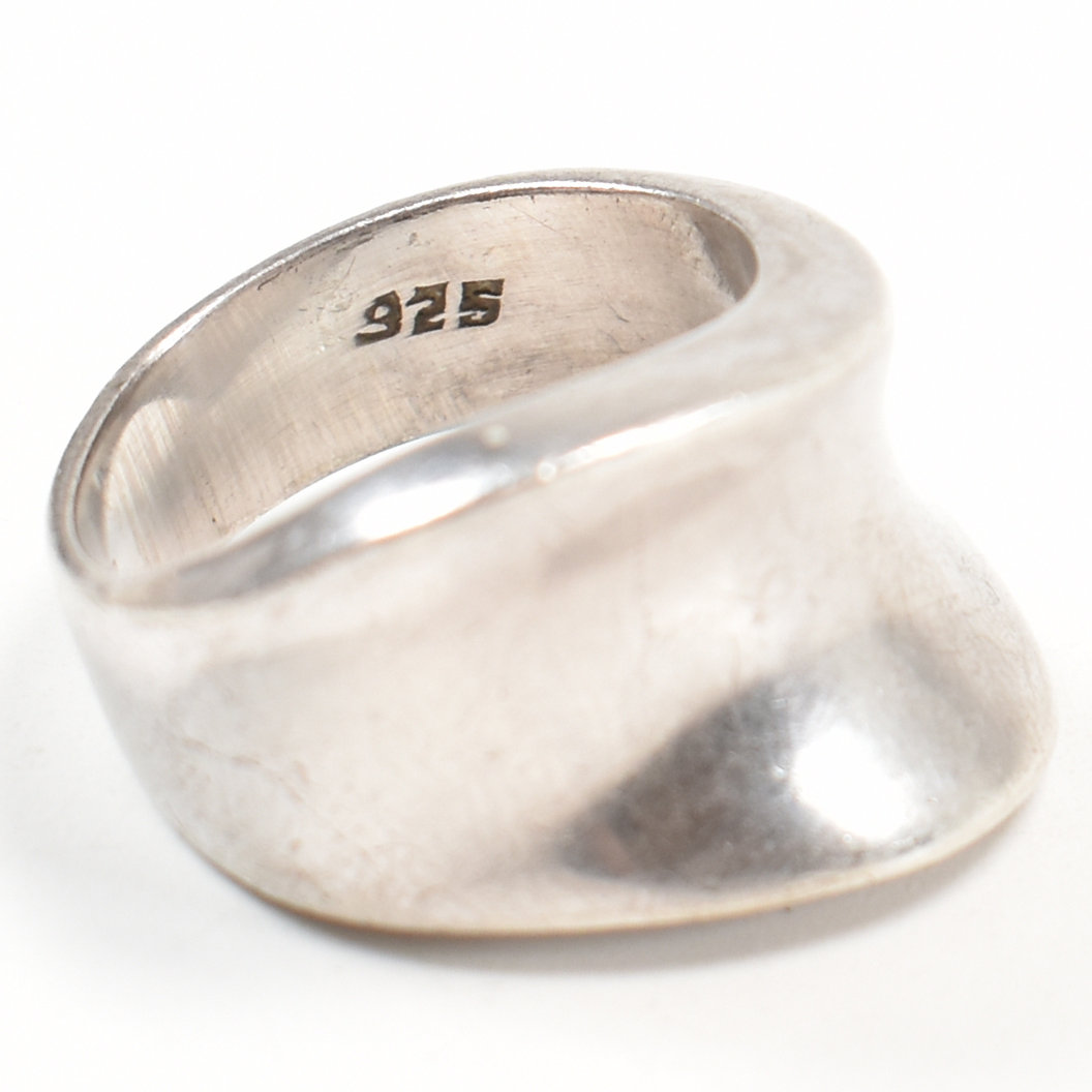 COLLECTION OF ASSORTED 925 SILVER RINGS - Image 7 of 7