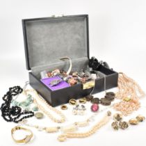 COLLECTION OF VINTAGE COSTUME JEWELLERY