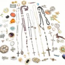 COLLECTION OF RELIGIOUS NECKLACES & BROOCHES