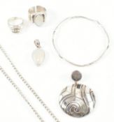 ASSORTED COLLECTION OF 925 SILVER & WHITE METAL CONTEMPORARY JEWELLERY