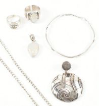 ASSORTED COLLECTION OF 925 SILVER & WHITE METAL CONTEMPORARY JEWELLERY